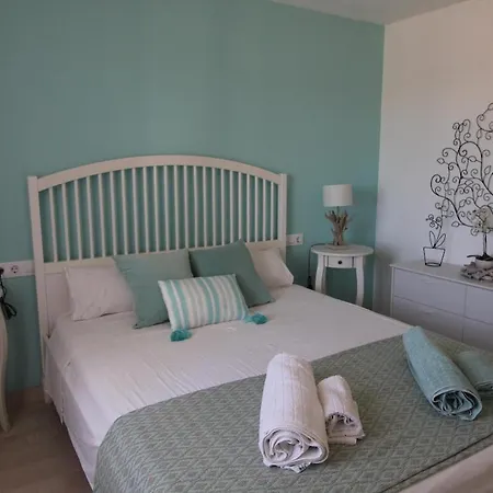 Acollidor D'estil Mediterrani A Prop De Cala En Brut