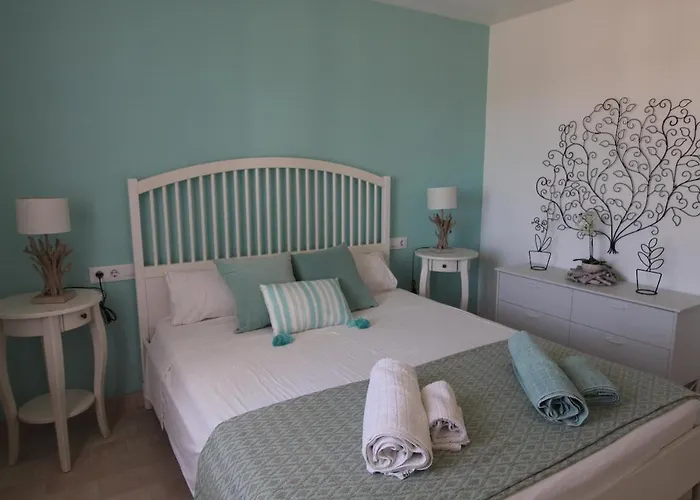 Acollidor D'estil Mediterrani A Prop De Cala En Brut